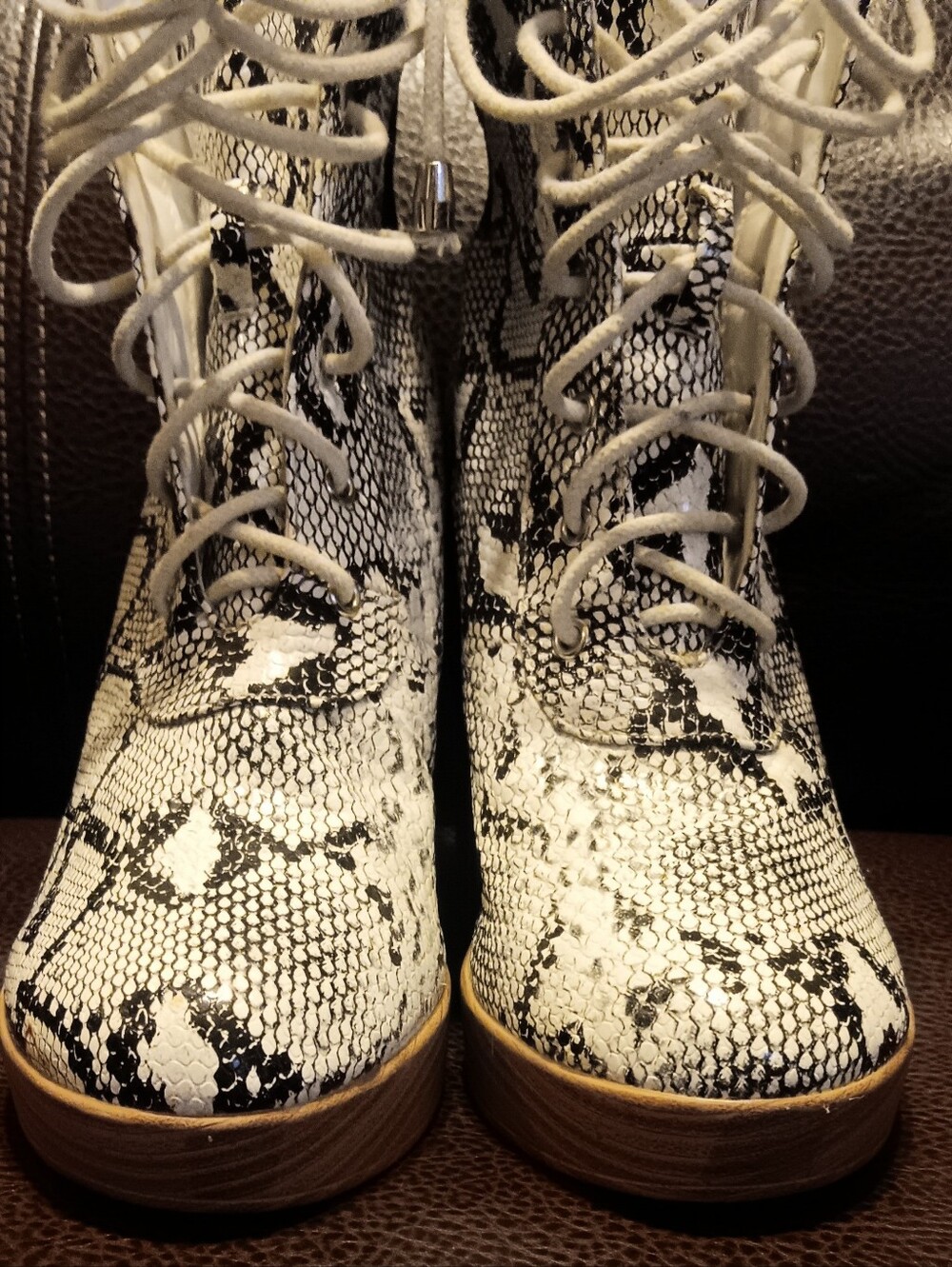 So Me White Snakeskin Lace Up Boots Size 10 - Picture 7 of 9